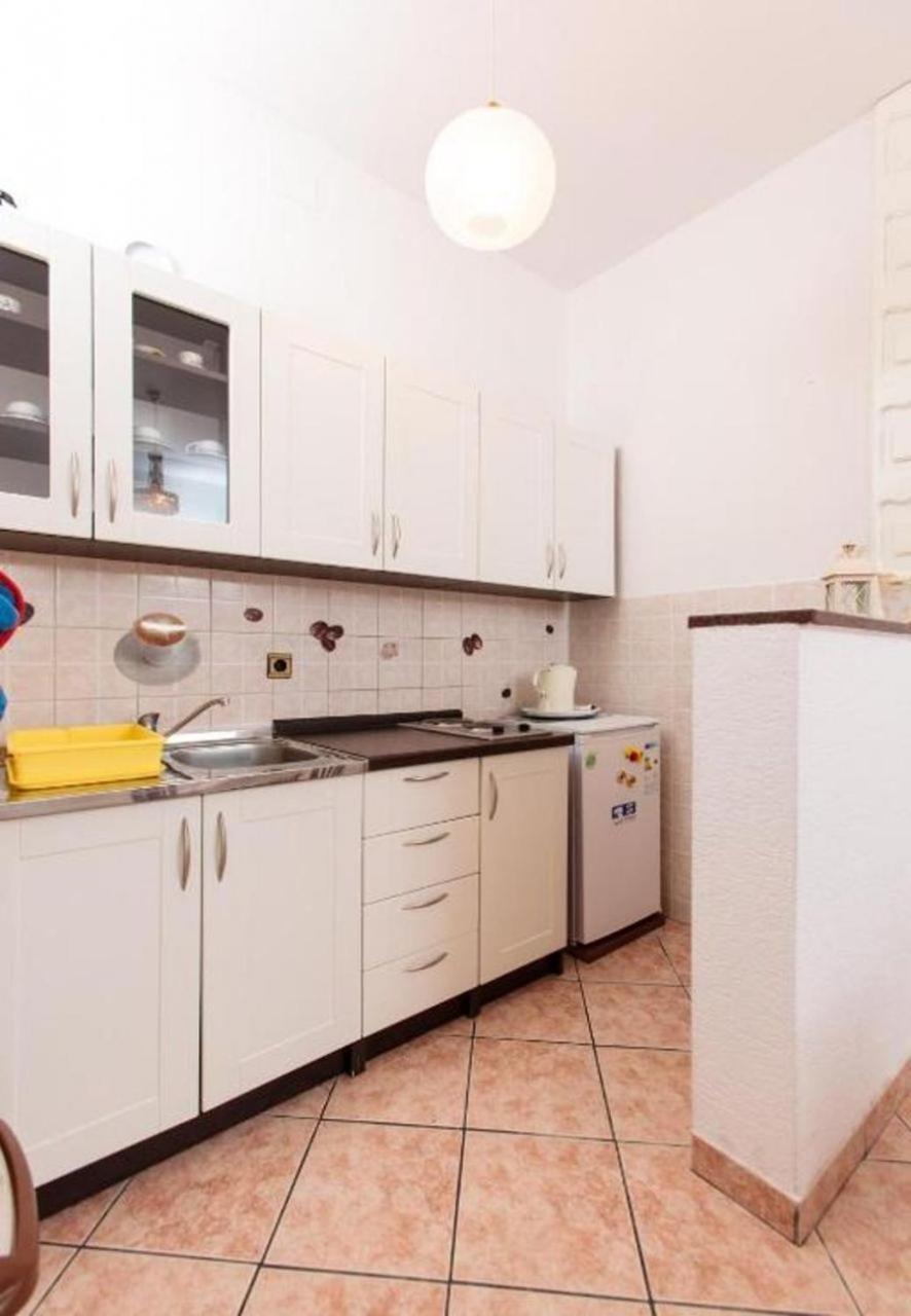 Apartment Knez 1 - 50 M From Beach Podstrana Exterior photo
