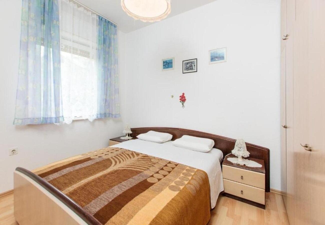Apartment Knez 1 - 50 M From Beach Podstrana Exterior photo